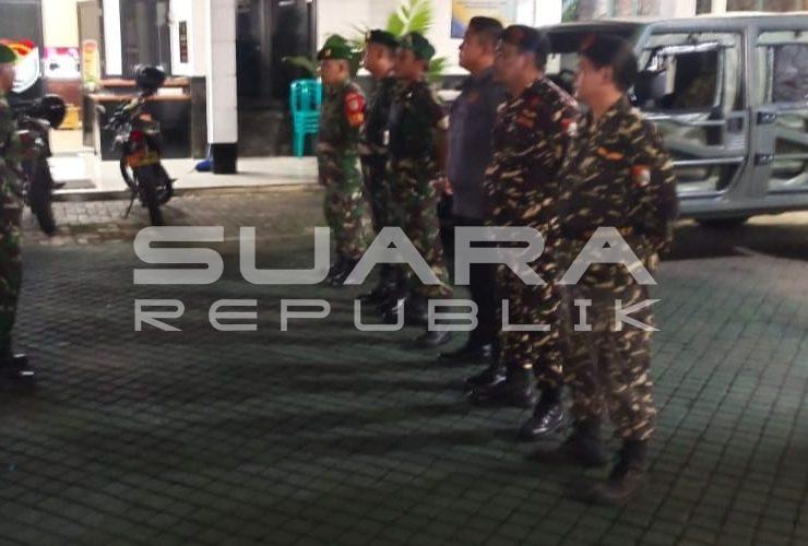 Babinsa Ciledug dan Pondok Aren Patroli Malam Bersama Komduk Jaga Keamanan