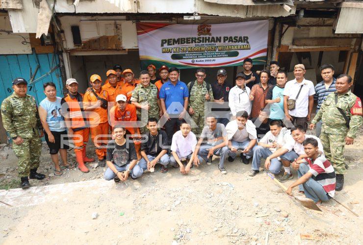 Kodim 0502/JU Gelar Karya Bakti Bedah Rumah dan Bersihkan Pasar Sungai Bambu