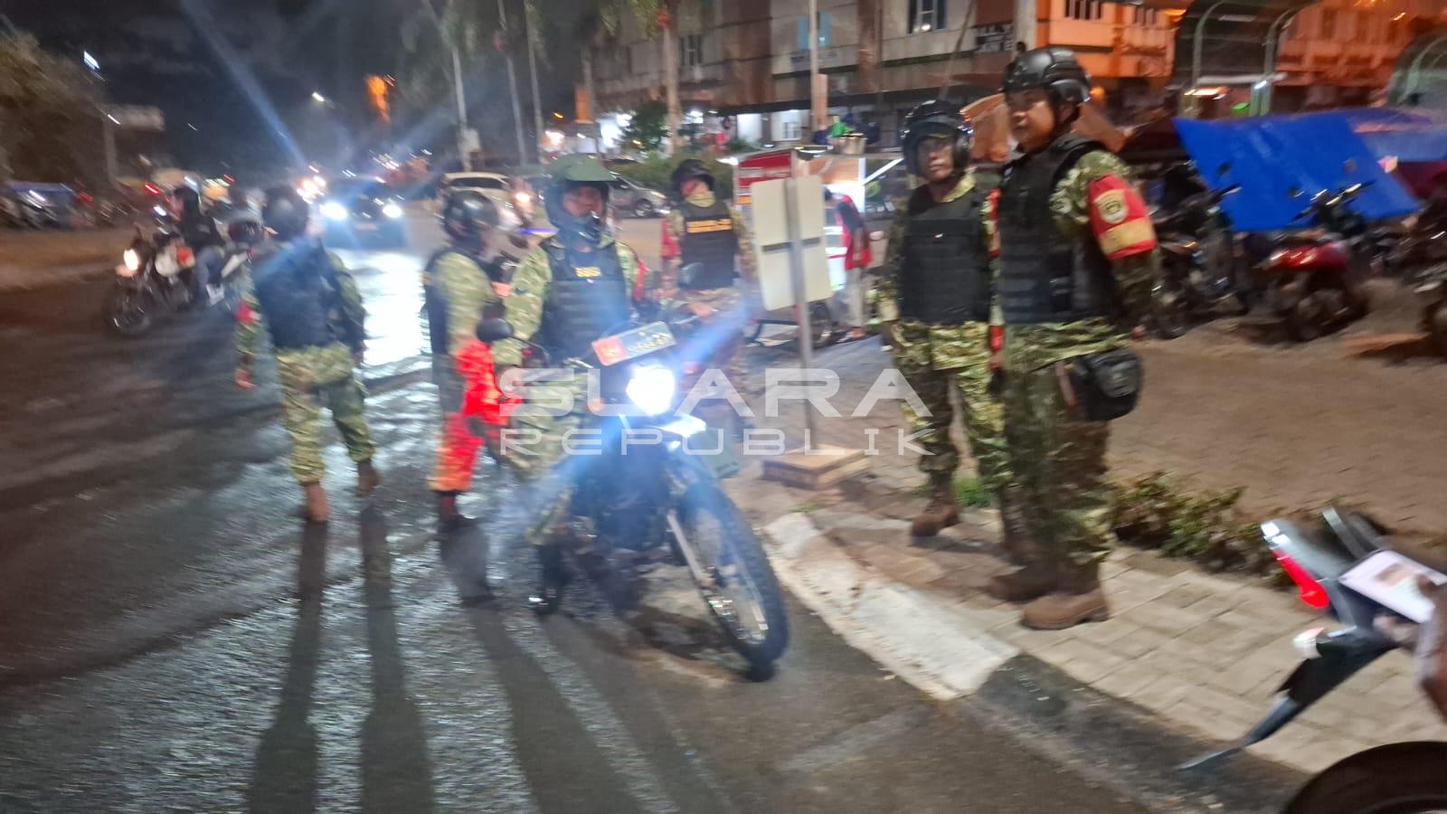 Siskamling Malam Sabtu Kodim 0506/Tgr, Babinsa dan Komduk Patroli Cegah Tawuran Remaja di Ciledug-Serpong