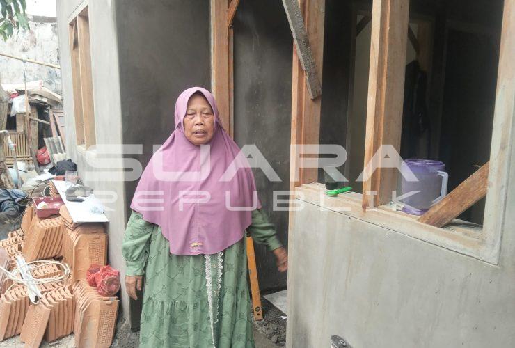 Bahagia Melihat Rumahnya Hampir Selesai, Ibu Nayah Apresiasi Pembangunan RTLH Satgas TMMD ke-130 Kodim 0510/Tigaraksa