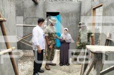 Dansatgas TMMD ke-130 Kodim 0510/Tigaraksa Tinjau Pembangunan RTLH Milik Ibu Misti