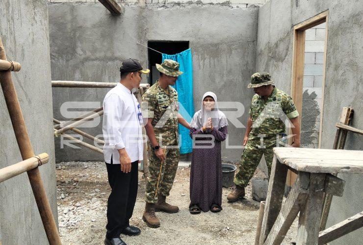 Dansatgas TMMD ke-130 Kodim 0510/Tigaraksa Tinjau Pembangunan RTLH Milik Ibu Misti