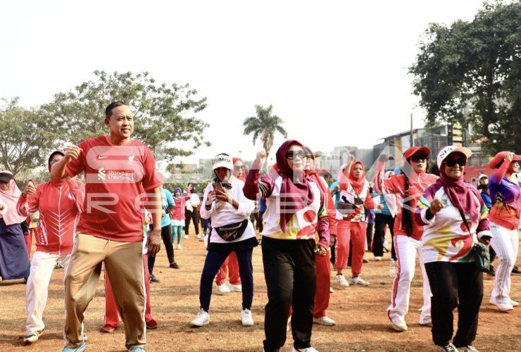 Tri Adhianto dan Wiwiek Ajak Lansia Sehat Lewat Senam di 12 Kecamatan Bekasi