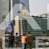 Greenpeace Bentangkan Spanduk di Bundaran HI